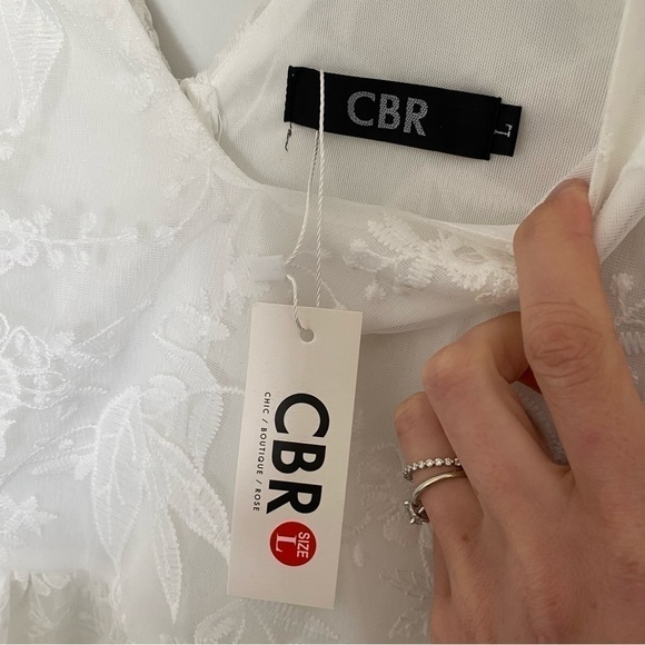BRAND New CBR White Lace V-Neck Bell Sleeve Short Dress Large - Picture 5 of 6